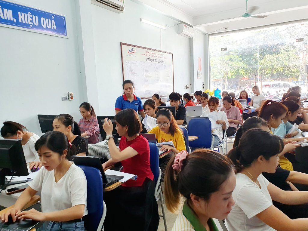 Hoc ke toan tot nhat tai Thanh Hoa Bạn đang loay hoay ngụp lặn tìm lối đi cho riêng mình, hoàn cảnh bản thân thì vừa trẻ, vừa nghèo,
