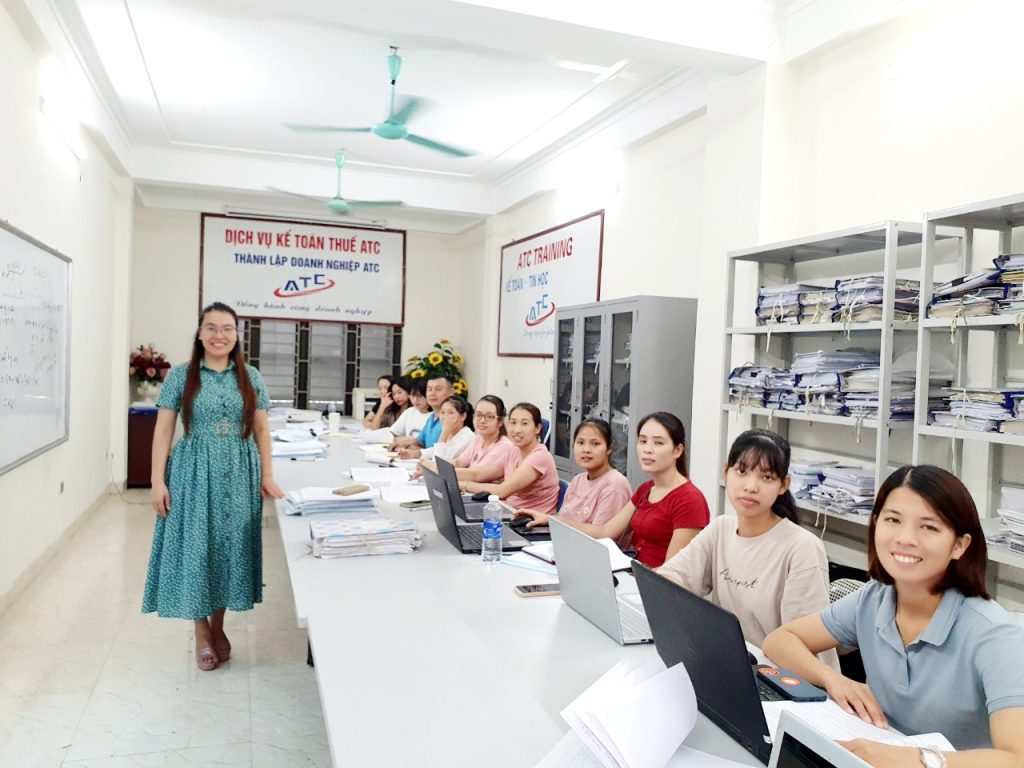 Hoc ke toan thue tai thanh hoa Buổi giảng THUẾ năng lượng TUYỆT VỜI của cô giáo ATC...Các bạn nhận xét cô dạy tận tâm, dễ hiểu...