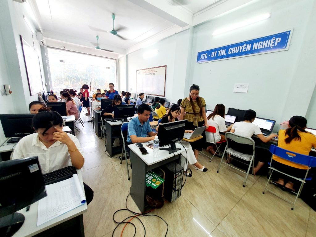 học kế toán tại thanh hóa Cô giáo đang CA THỨ 3..CA TỐIVẫn tràn đầy NHIỆT HUYẾT lắm nha Lửa nghề trong mỗi một giáo viên trung tâm kế