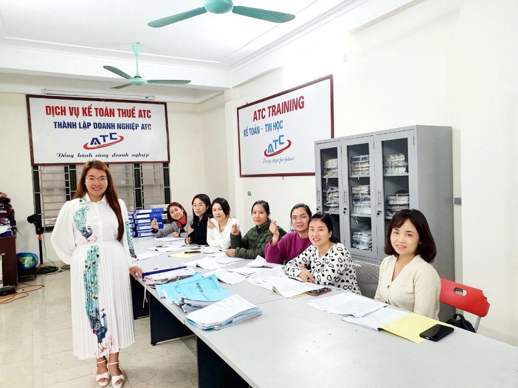 Dao tao ke toan tai thanh hoa Cô dạy CUỐN HÚT trò SAY MÊ quên thời gian....Học cách ghi sổ NGỌT NGÀO để THỰC CHIẾN trên máy HIỆU QUẢ...Mùng 1