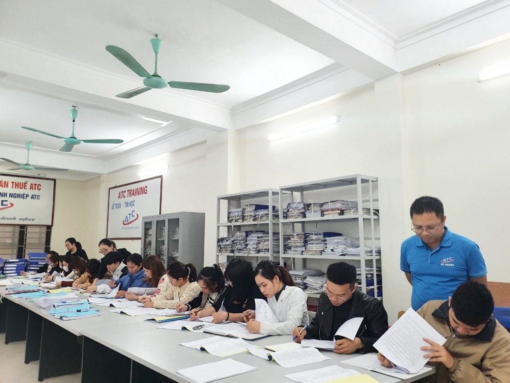 Đào tạo kế toán tại Thanh Hóa Sợ hãi là bản năng, quyết đoán là bản lĩnh, can đảm là tôi luyện.Sự khác biệt giữa bạn và tôi nó nằm ở bản lĩnh,