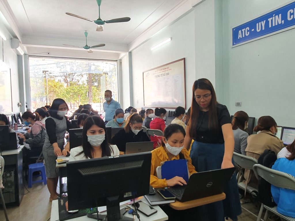 Trung tam dao tao tin hoc tai Thanh Hoa Trên con đường thành công luôn có những dấu chân của sự vấp ngã, của sự hi sinh và của những vết